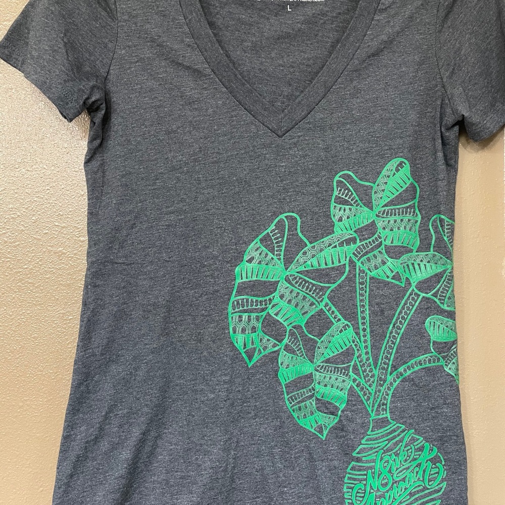 Women’s Native Approach V-Neck - Picture 5 of 6